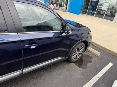 Used 2017 Mitsubishi Outlander SE AWD/4WD image 7