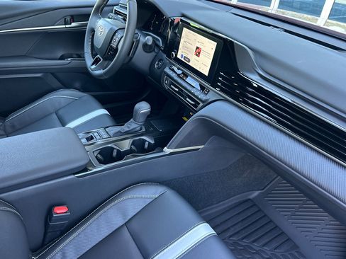 Certified 2026 Toyota Camry Hybrid w/ Convenience Package FWD image 15