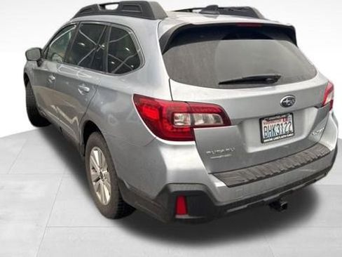 Used 2018 Subaru Outback 2.5i Premium image 7