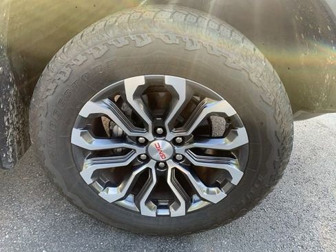 Used 2024 GMC Canyon Denali AWD/4WD image 4