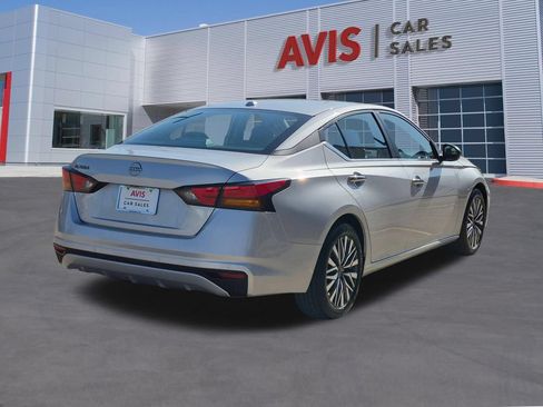 Used 2025 Nissan Altima 2.5 SV FWD image 6