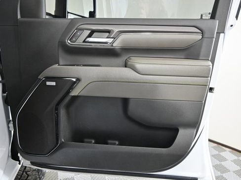 Used 2024 Chevrolet Silverado 2500 ZR2 w/ Technology Package image 13