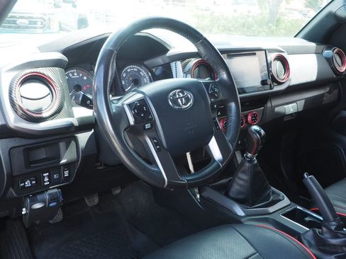 Used 2018 Toyota Tacoma TRD Off-Road AWD/4WD image 13