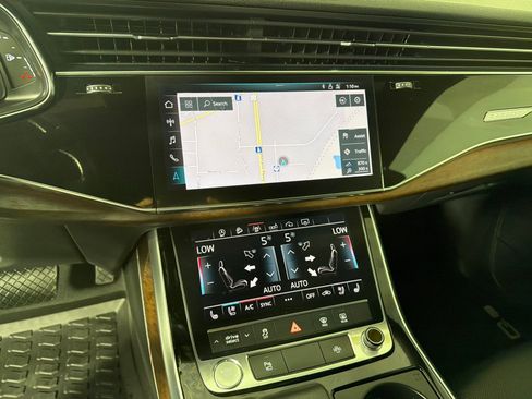 Used 2019 Audi Q8 Premium Plus AWD/4WD image 17