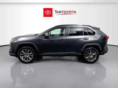 Used 2020 Toyota RAV4 XLE Premium FWD image 7