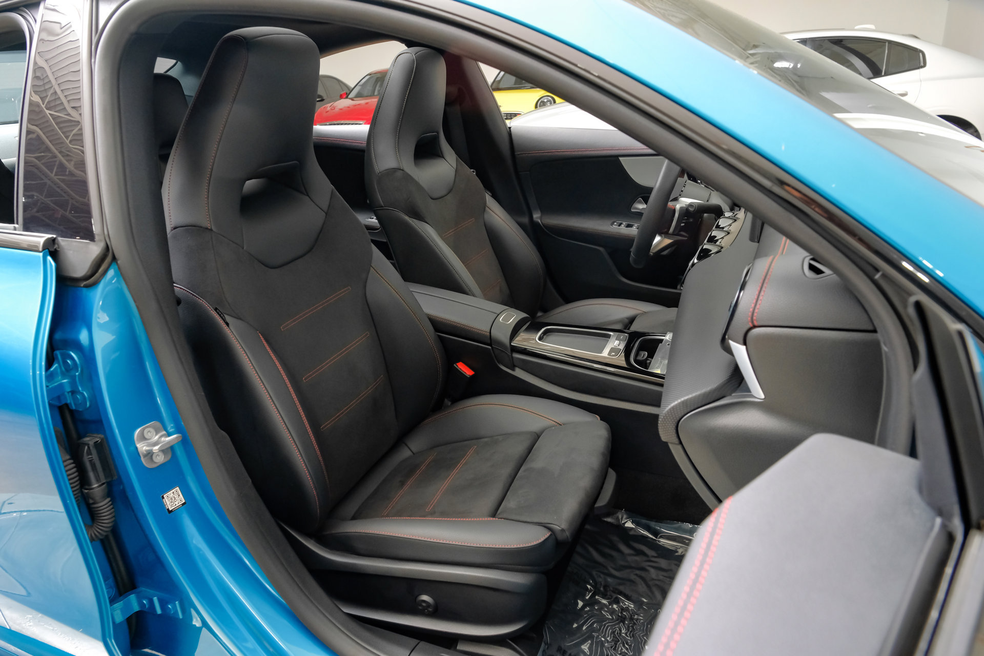 Used 2025 Mercedes-Benz CLA 250 w/ AMG Night Package image 33