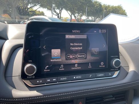Used 2025 Nissan Rogue SV FWD image 31