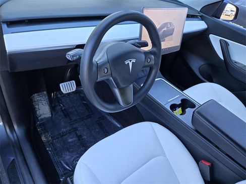 Used 2022 Tesla Model Y Performance image 13