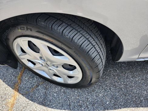 Used 2012 Ford Fiesta SE image 16