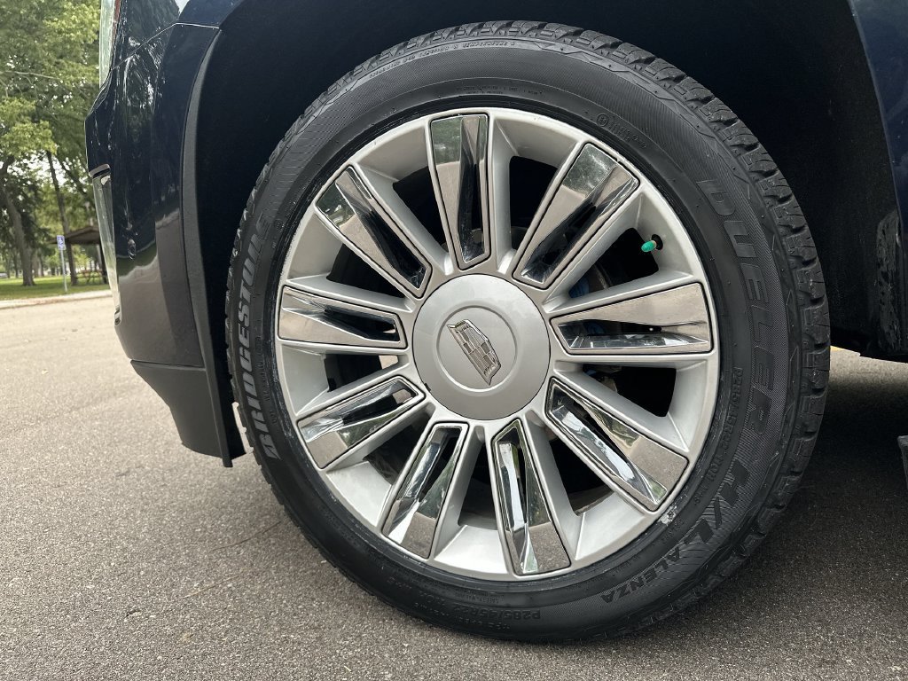 Certified 2019 Cadillac Escalade Platinum AWD/4WD image 34