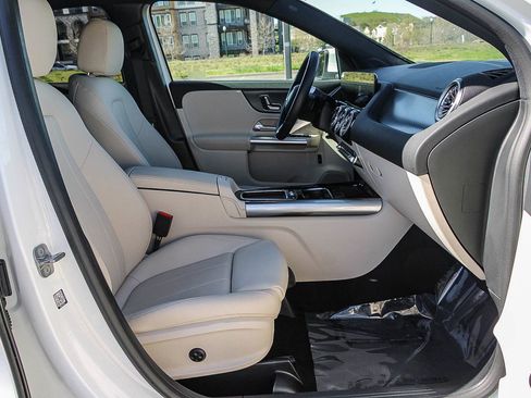 Certified 2025 Mercedes-Benz GLA 250 image 17