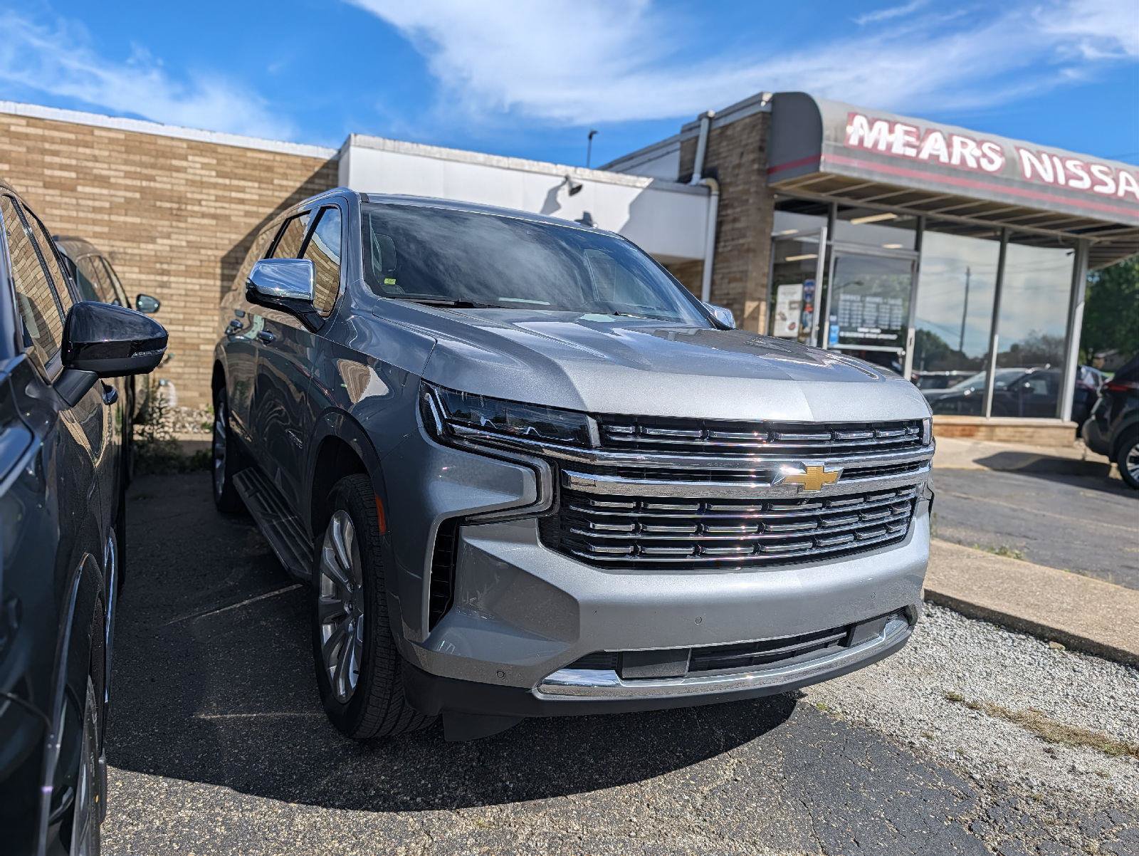 Used 2024 Chevrolet Tahoe Premier w/ Premium Package AWD/4WD image 3