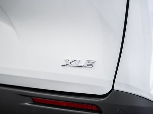 New 2026 Toyota Sienna XLE image 7