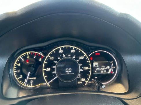 Used 2015 Nissan Versa Note SR image 11