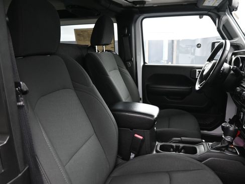 Used 2021 Jeep Wrangler Willys image 18