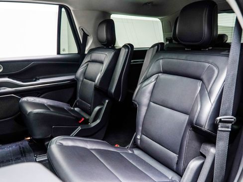 Used 2025 Lincoln Navigator Reserve image 43