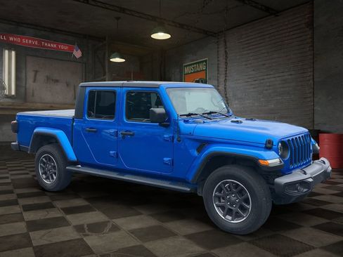 Used 2022 Jeep Gladiator Overland w/ Popular Equipment Package AWD/4WD image 2