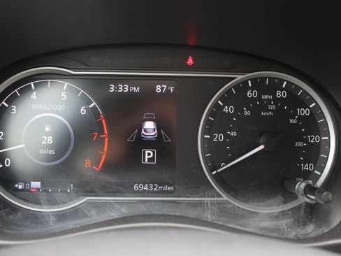Used 2019 Nissan Kicks SR FWD image 13