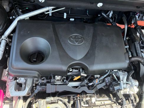 Used 2024 Toyota RAV4 XLE AWD/4WD image 31