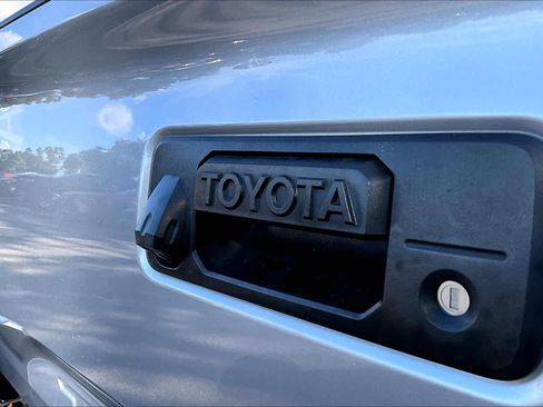 Used 2020 Toyota Tacoma TRD Sport w/ Technology Package image 31