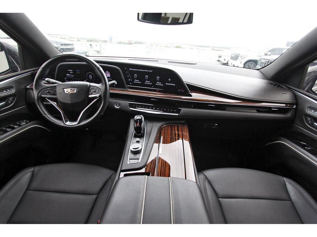 Used 2024 Cadillac Escalade ESV Luxury RWD image 9