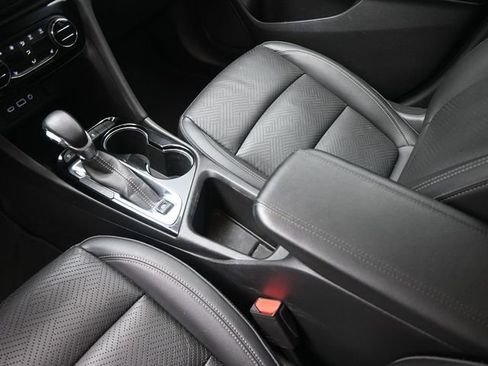 Used 2022 Buick Encore GX Essence image 9