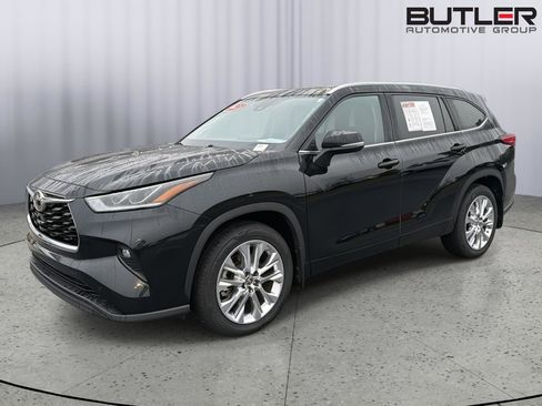 Used 2023 Toyota Highlander Limited AWD/4WD image 2