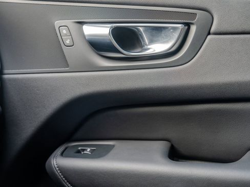 Used 2025 Volvo XC60 B5 Plus image 14