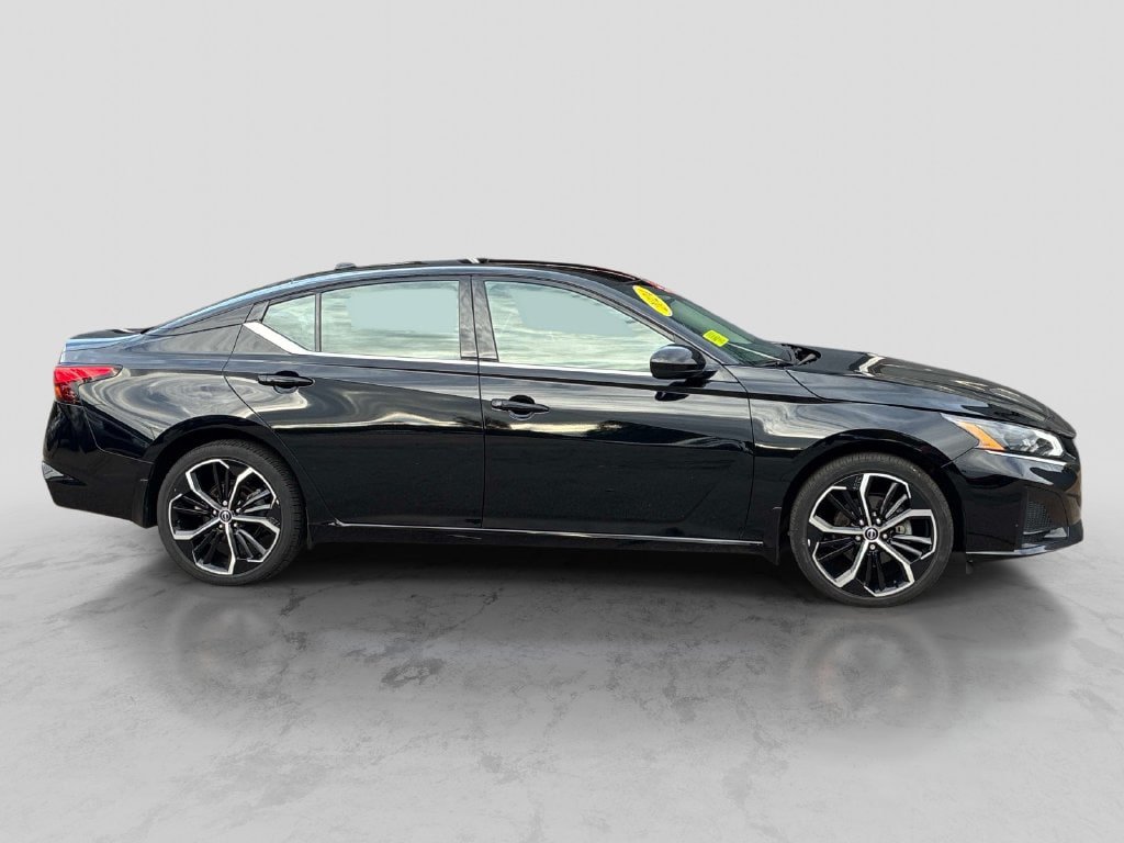 Certified 2024 Nissan Altima 2.5 SR AWD/4WD image 8