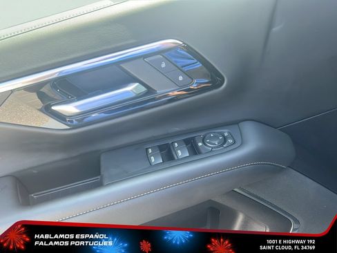 Used 2025 Chevrolet Suburban LS RWD image 11