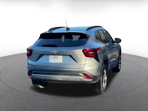 Used 2025 Chevrolet Trax LT w/ LT Convenience Package image 14