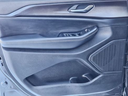 Used 2023 Jeep Grand Cherokee Altitude image 18