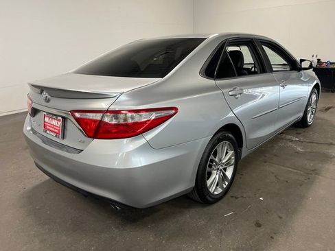 Used 2017 Toyota Camry SE FWD image 3