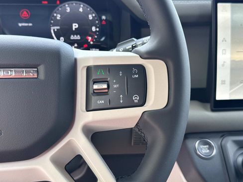 Used 2025 Land Rover Defender 110 X-Dynamic SE image 29