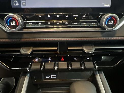 Certified 2024 Chevrolet Colorado Z71 w/ Z71 Convenience Package 2 AWD/4WD image 18