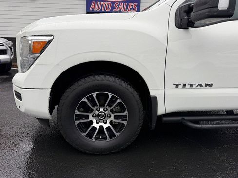 Used 2021 Nissan Titan SV w/ SV Convenience Package image 12