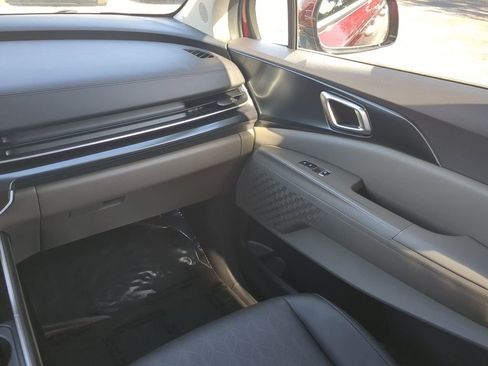 Used 2025 Kia Carnival image 16