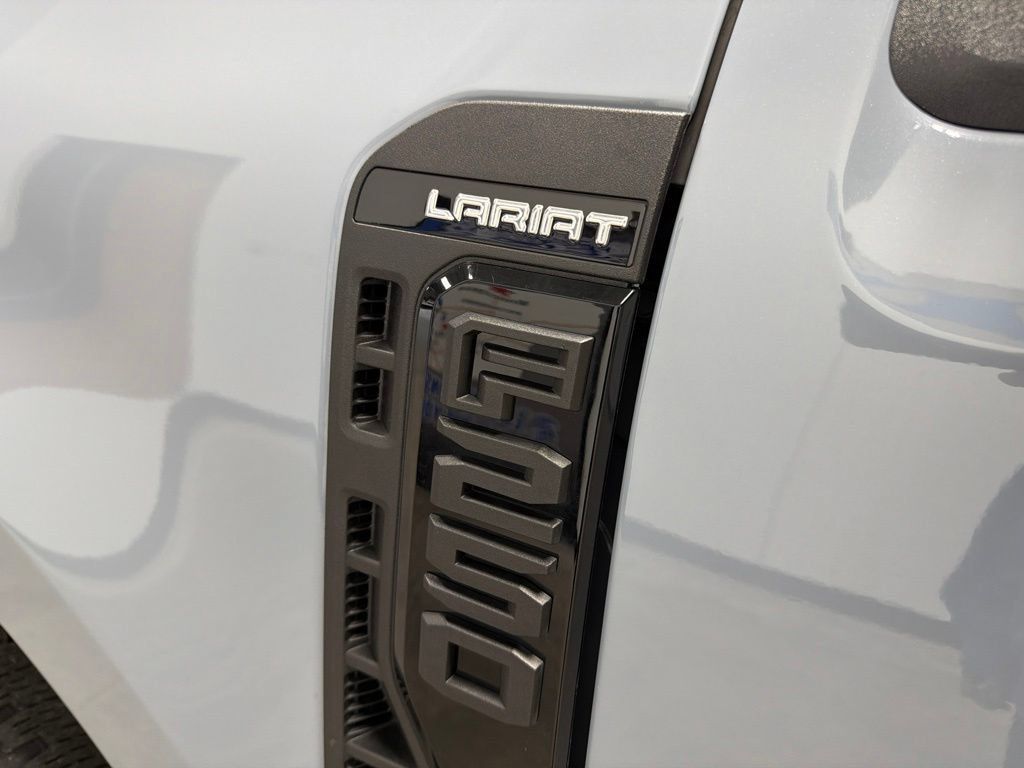Used 2024 Ford F250 Lariat w/ Black Appearance Package AWD/4WD image 17