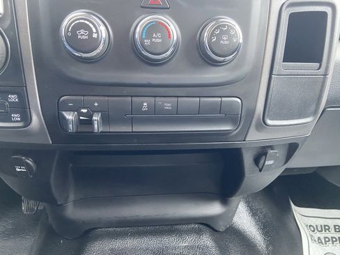 Used 2020 RAM 1500 Tradesman w/ Chrome Appearance Group image 16