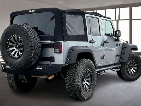 Used 2016 Jeep Wrangler Unlimited Rubicon w/ Connectivity Group image 6