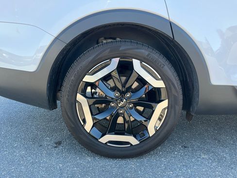 Used 2024 Kia Telluride EX w/ EX Captain's Chair Package image 20