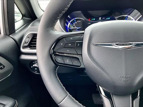 Used 2023 Chrysler Pacifica Limited w/ S Appearance Package image 24