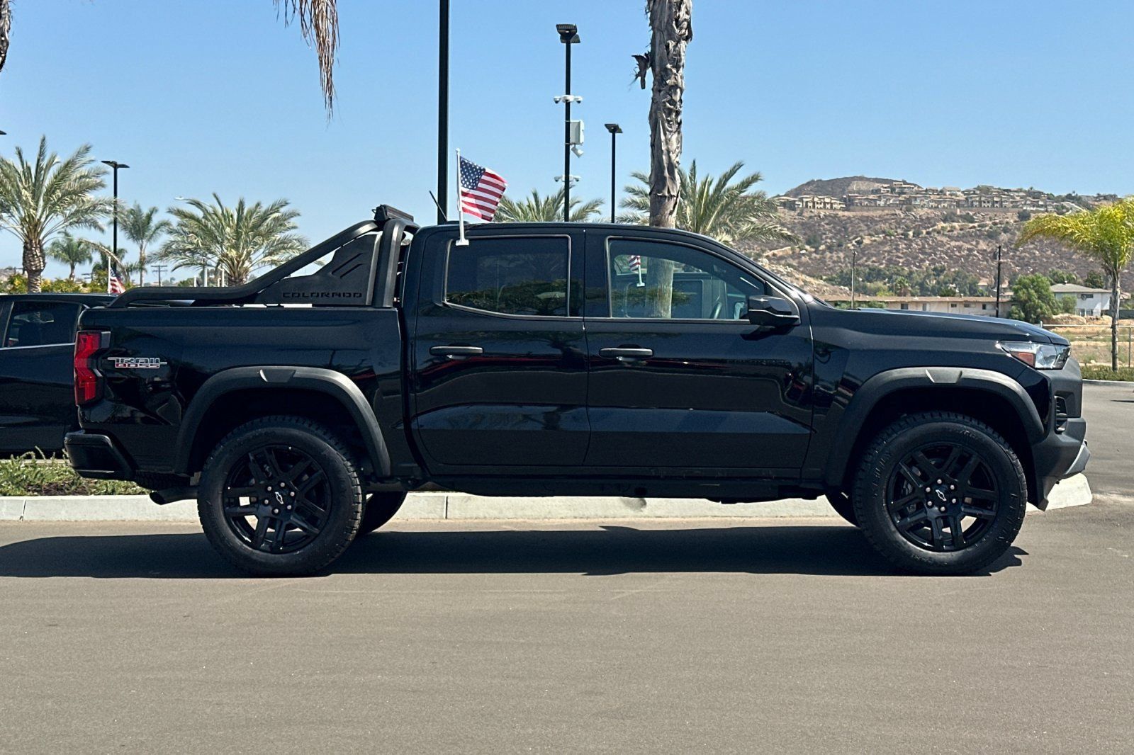 Used 2025 Chevrolet Colorado Trail Boss w/ Midnight Edition AWD/4WD image 3