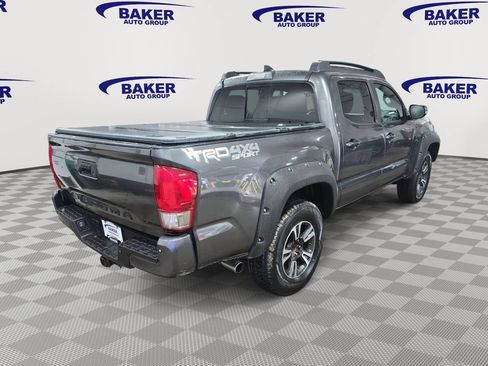 Used 2017 Toyota Tacoma TRD Sport AWD/4WD image 5