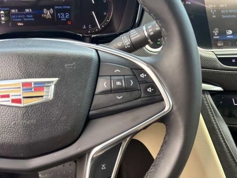 Used 2017 Cadillac XT5 FWD image 29