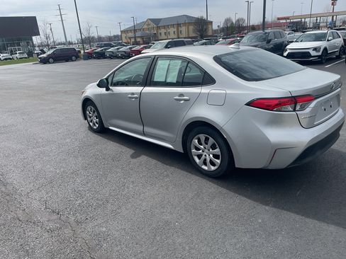 Used 2025 Toyota Corolla LE image 3