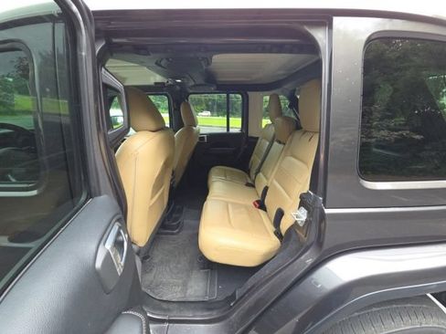 Used 2018 Jeep Wrangler Unlimited Sahara AWD/4WD image 31