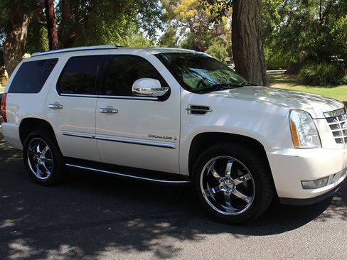 Used 2007 Cadillac Escalade AWD w/ Information Package image 45