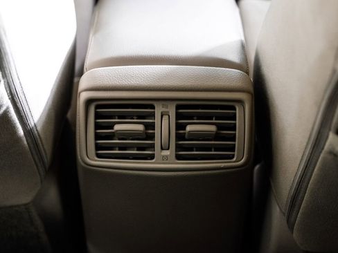 Used 2015 Nissan Rogue SV image 38