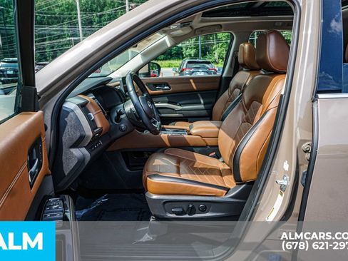 Used 2023 Nissan Pathfinder Platinum w/ Cargo Package FWD image 18